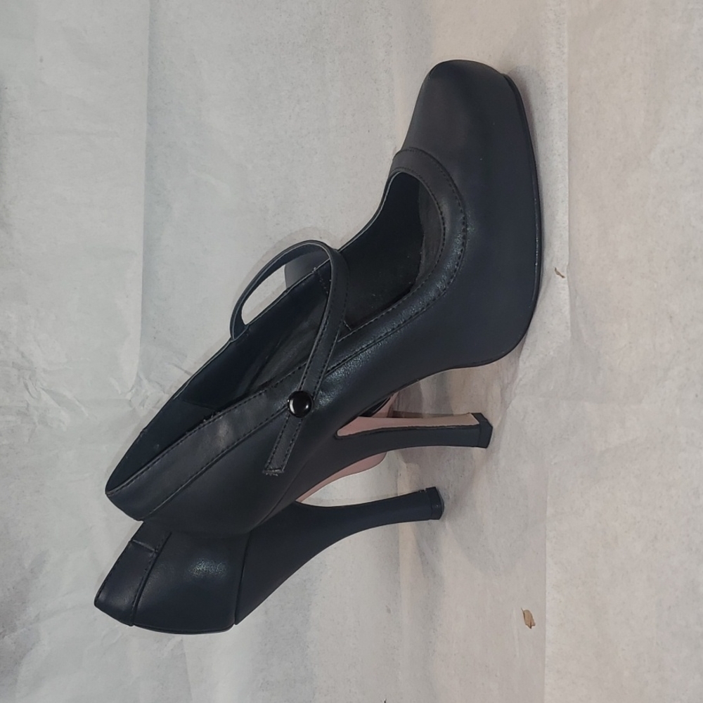 Ellie navy blue high heels.
